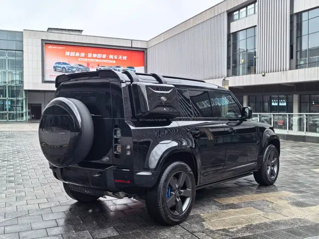 Land Rover Defender — Фото автомобиля 18