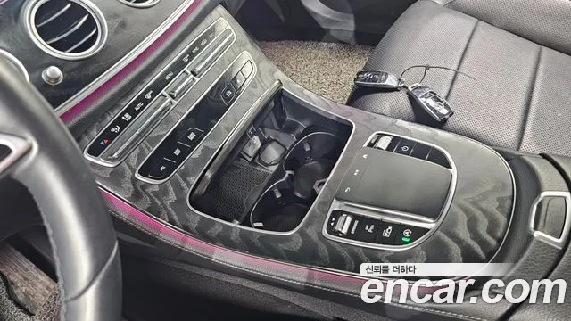 Mercedes-Benz E-Class — Фото автомобиля 18