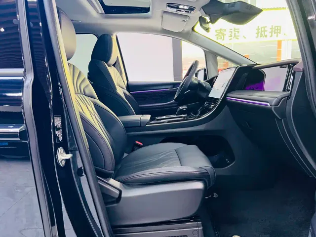 GAC Trumpchi M8 — Фото автомобиля 13