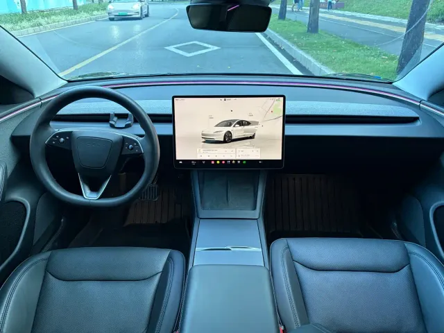 Tesla Model 3 — Фото автомобиля 6