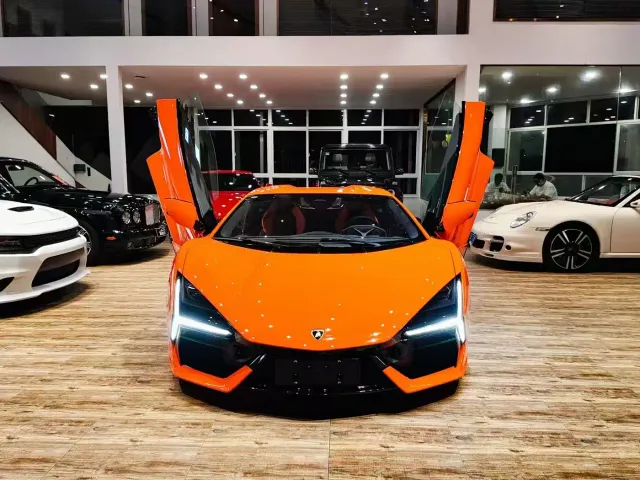 Lamborghini Revuelto — Фото автомобиля 2