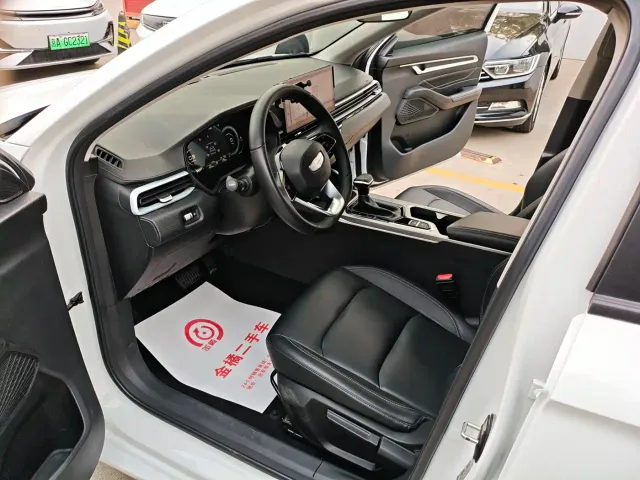 Geely Emgrand — Фото автомобиля 12