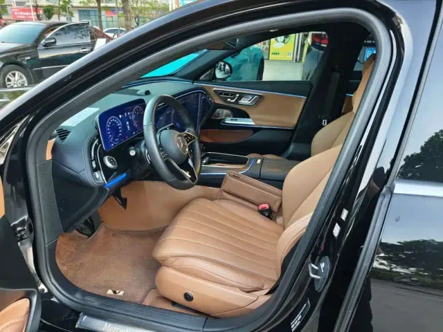 Mercedes-Benz E-Class — Фото автомобиля 6