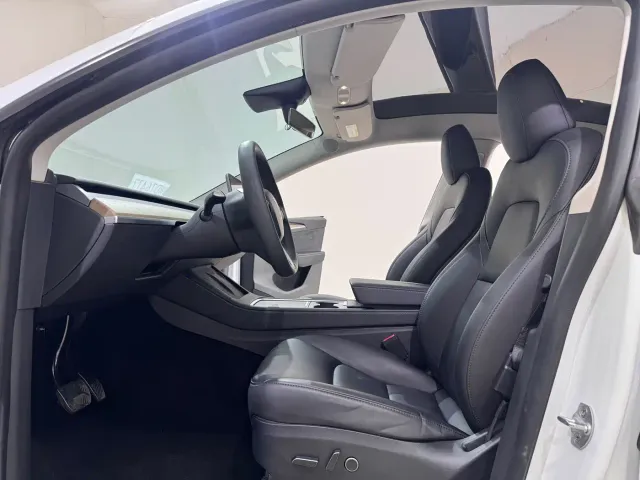 Tesla Model Y — Фото автомобиля 7