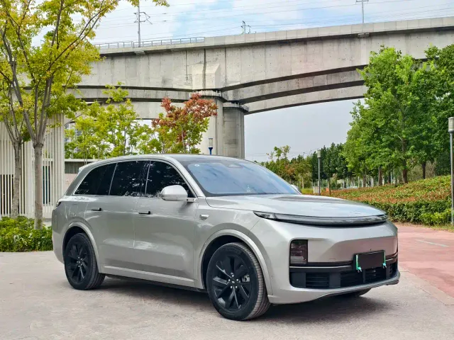 Li Auto L8 — Фото автомобиля 3