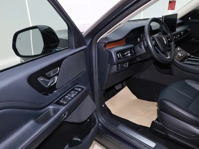Lincoln Aviator — Фото автомобиля 10