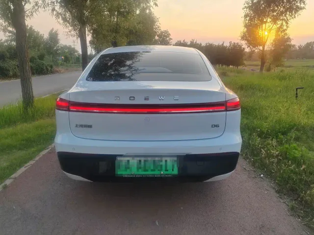 Roewe D6 — Фото автомобиля 2