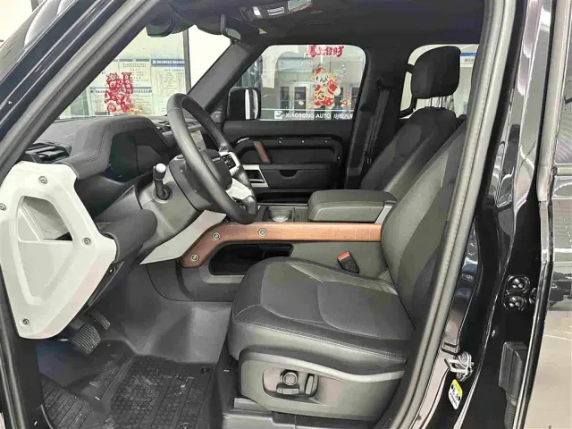 Land Rover Defender — Фото автомобиля 10