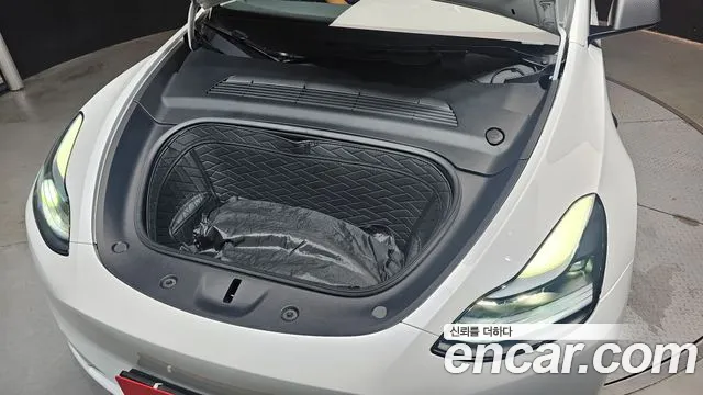 Tesla Model Y — Фото автомобиля 9
