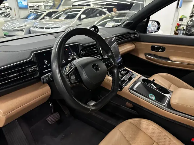 Nio ES8 — Фото автомобиля 5