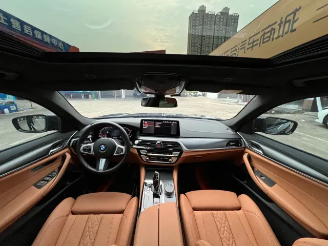 BMW 5 Series — Фото автомобиля 12
