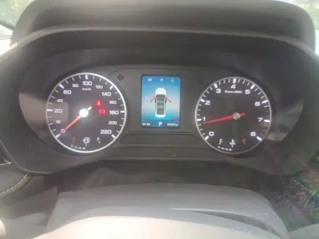 Roewe Roewe i5 2021 1.5L CVT Platinum Edition — Фото автомобиля 7