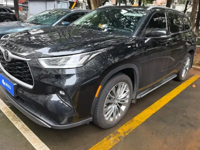 Фотография автомобиля — Toyota Highlander