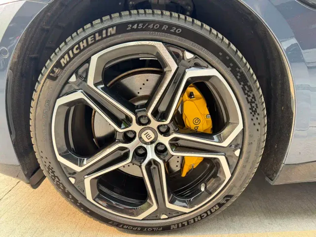 Xiaomi SU7 — Фото автомобиля 17