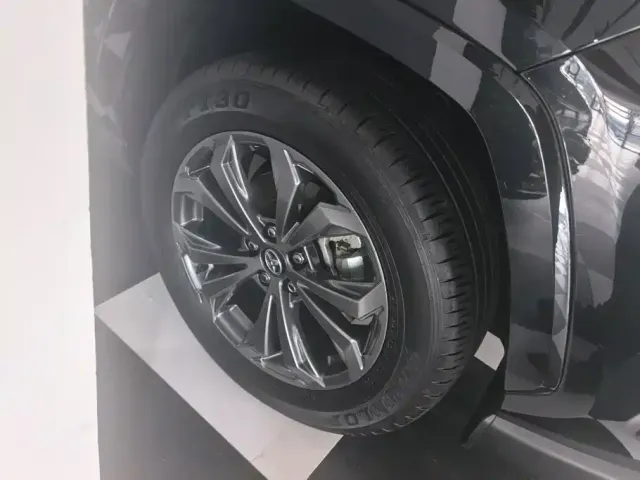 Toyota RAV4 — Фото автомобиля 6