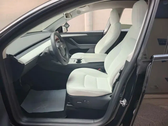 Tesla Model Y — Фото автомобиля 10