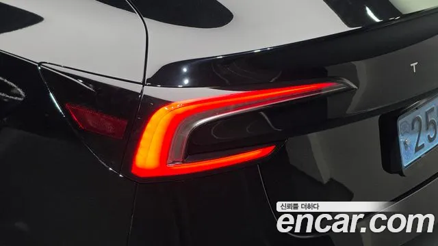Tesla Model 3 — Фото автомобиля 20