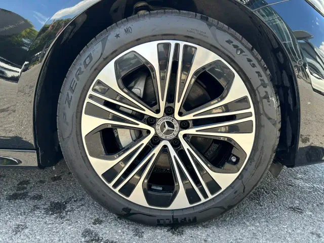 Mercedes-Benz E-Class — Фото автомобиля 5