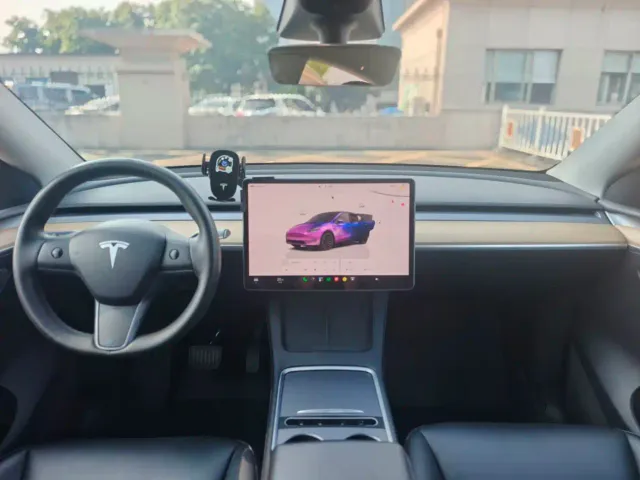 Tesla Model Y — Фото автомобиля 5