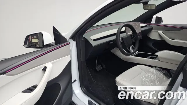 Tesla Model Y — Фото автомобиля 15