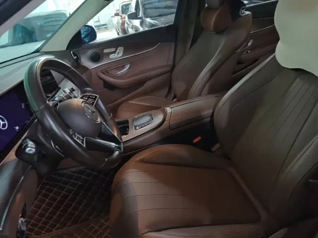 Mercedes-Benz E-Class — Фото автомобиля 14