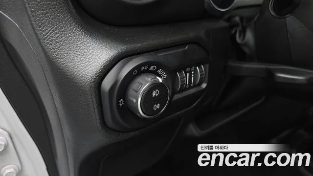 Jeep Wrangler JL — Фото автомобиля 15