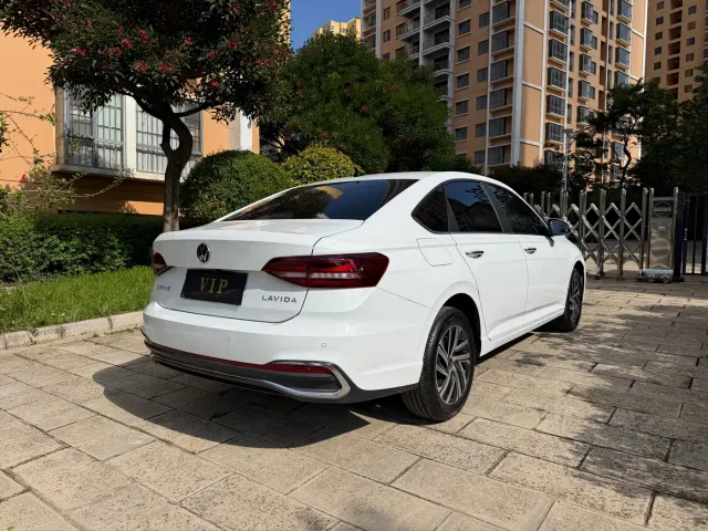 Volkswagen Lavida — Фото автомобиля 4