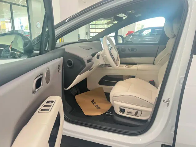 Li Auto i6 — Фото автомобиля 7