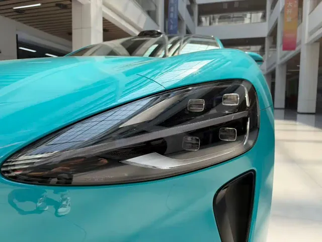 Xiaomi SU7 — Фото автомобиля 21