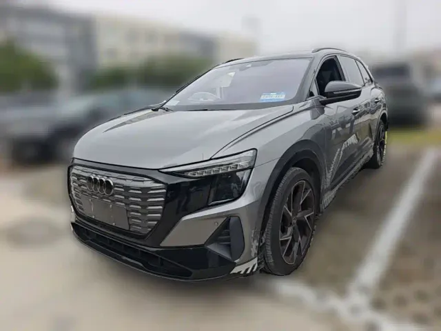 Фотография автомобиля — Audi Q5 e-tron