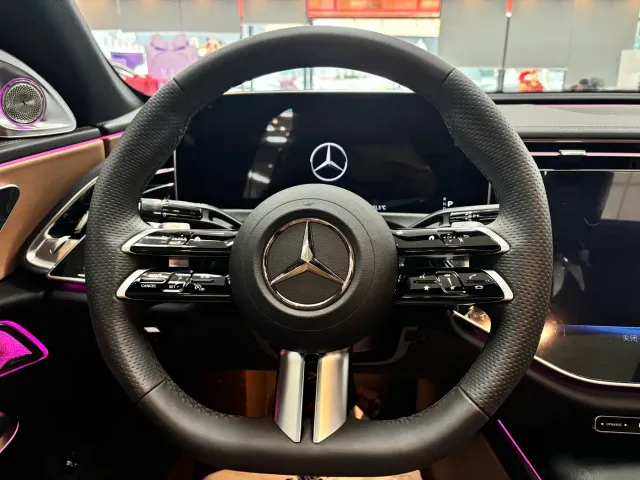 Mercedes-Benz E-Class — Фото автомобиля 9