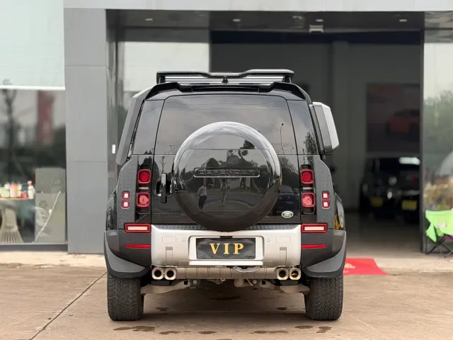 Land Rover Defender — Фото автомобиля 4