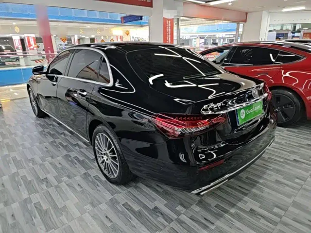 Mercedes-Benz E-Class — Фото автомобиля 4