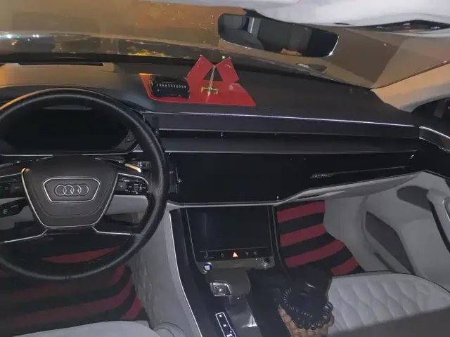 Audi A8 — Фото автомобиля 12