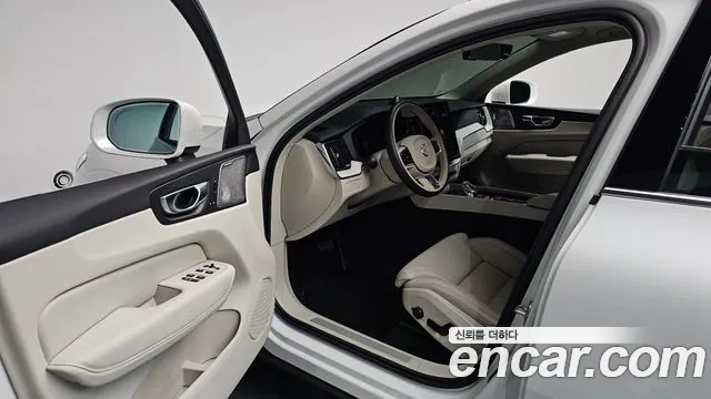 Вольво XC60 — Фото автомобиля 10