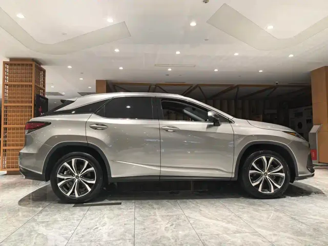 Lexus RX — Фото автомобиля 9