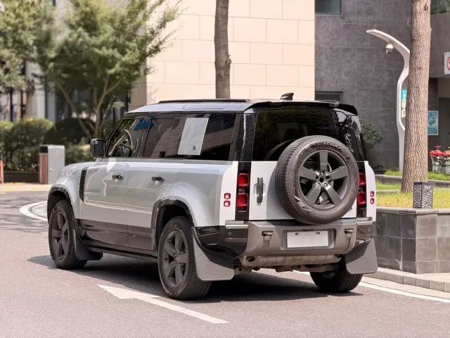 Land Rover Defender — Фото автомобиля 20