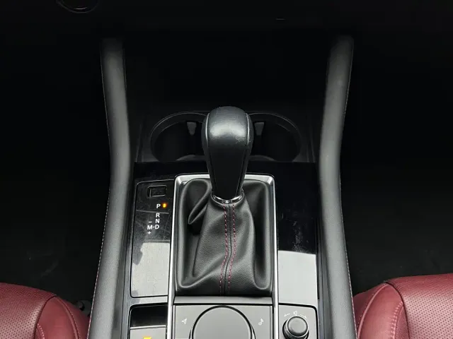 Mazda Mazda3 Axela 2021 2.0L Automatic Quality Elegance — Фото автомобиля 9
