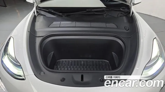 Tesla Model Y — Фото автомобиля 6