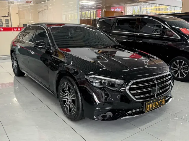 Mercedes-Benz E-Class — Фото автомобиля 2