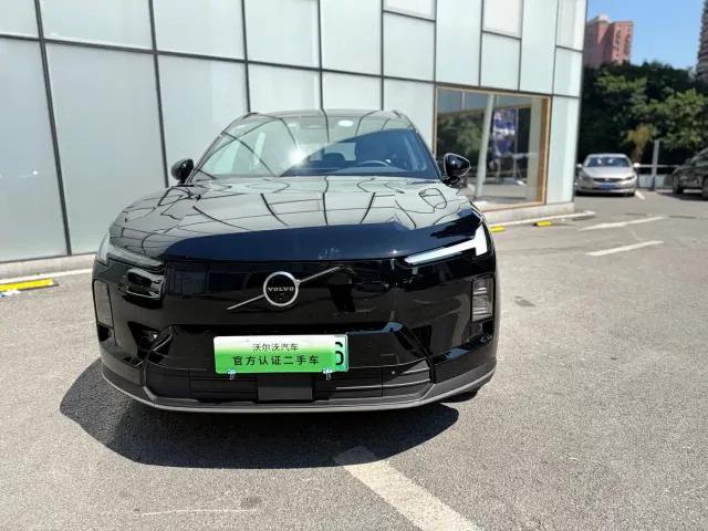 Volvo XC70 Plug-in Hybrid — Фото автомобиля 2