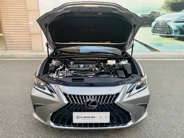 Lexus ES — Фото автомобиля 11