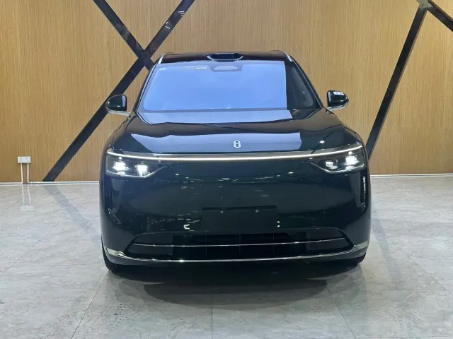 Aito M8 — Фото автомобиля 2