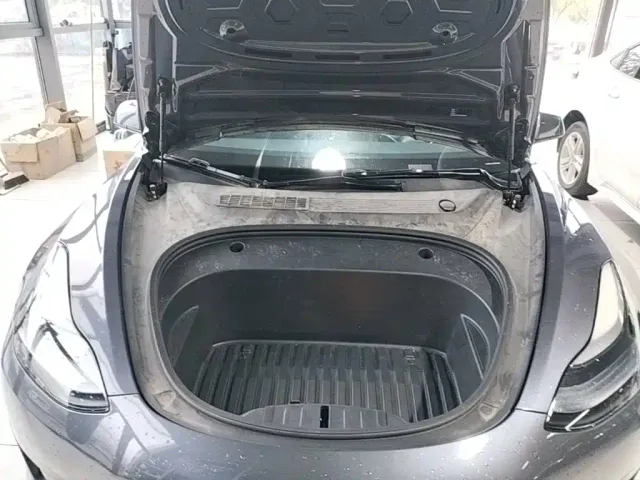 Tesla Model 3 — Фото автомобиля 15