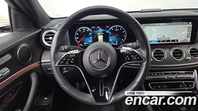 Mercedes-Benz E-Class — Фото автомобиля 14