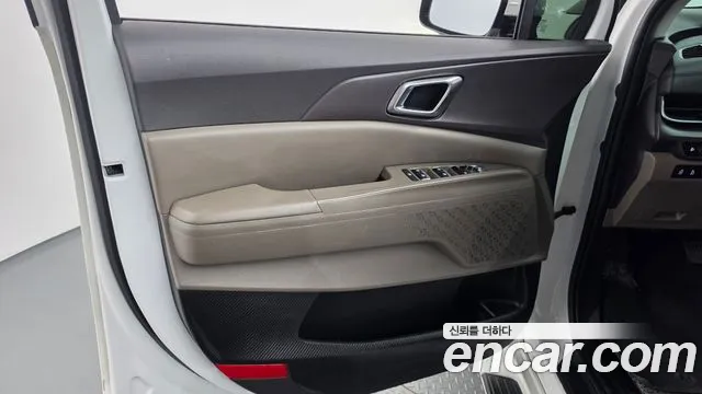 Kia Carnival Generation 4 — Фото автомобиля 24