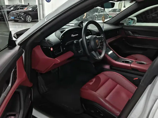 Porsche Taycan — Фото автомобиля 4