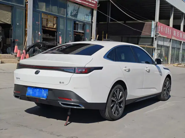 Changan Eado — Фото автомобиля 5