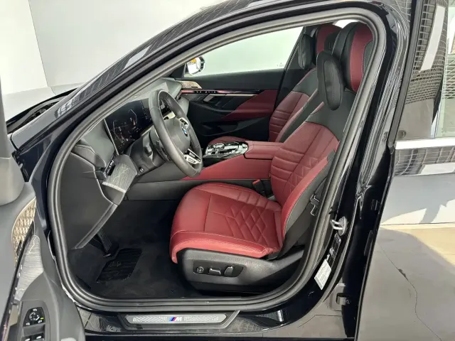 BMW BMW 5 Series 2025 530Li Premium M Sport Package — Фото автомобиля 12