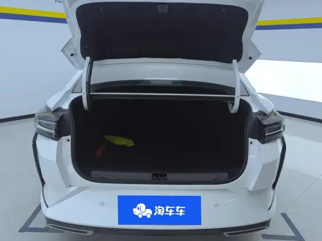 Dongfeng Yixuan — Фото автомобиля 4